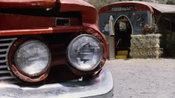 Backdrop to the movie "Hell