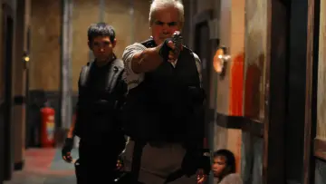 Backdrop to the movie "The Raid" #217705