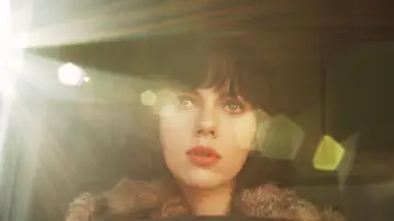 Backdrop to the movie "Under the Skin" #320414