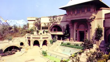 Backdrop to the movie "Lost Horizon" #1063215