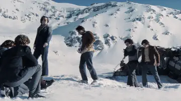 Backdrop to the movie "Society of the Snow" #686981