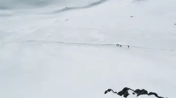 Backdrop to the movie "Society of the Snow" #686983