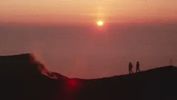 Backdrop to the movie "Fire of Love" #1025148
