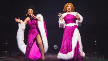 Backdrop to the movie "The Return of the Jinkx and DeLa Holiday Show Live!" #915086