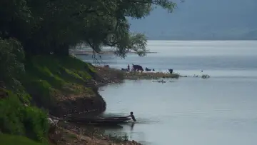 Backdrop to the movie "Silent Flood" #831633