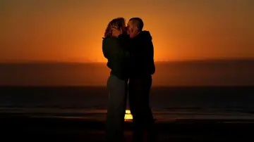 Backdrop to the movie "Beating Hearts" #600832