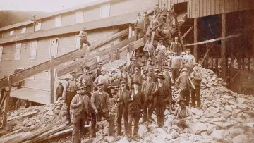 Backdrop to the movie "The Riot" #191870