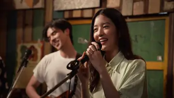 Backdrop to the movie "OMG! Oh My Girl" #817561