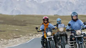 Backdrop to the movie "Dhak Dhak" #1047934
