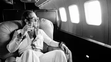 Backdrop to the movie "Elton John: Never Too Late" #792373