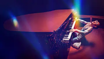 Backdrop to the movie "Elton John: Never Too Late" #792374
