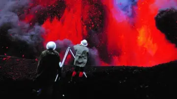 Backdrop to the movie "The Fire Within: A Requiem for Katia and Maurice Krafft" #458367