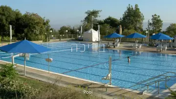 Backdrop to the movie "Pool" #1182258