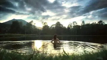 Backdrop to the movie "A Name Written in Water" #1193997