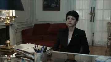 Backdrop to the movie "First Case" #1082576