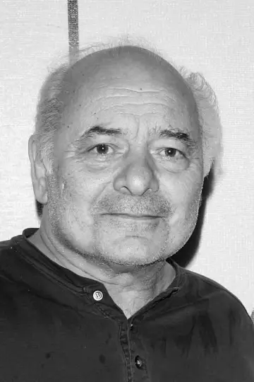 Photo Burt Young #48224