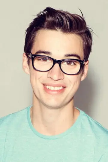 Photo Joey Bragg #380650