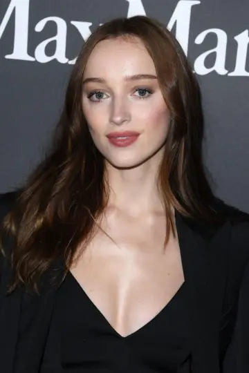 Photo Phoebe Dynevor #146439