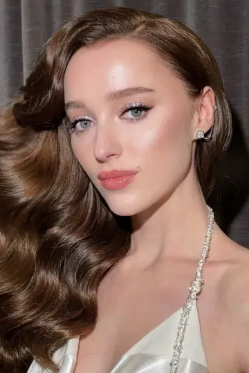 Photo Phoebe Dynevor #51128