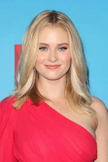 Photo Virginia Gardner #13597