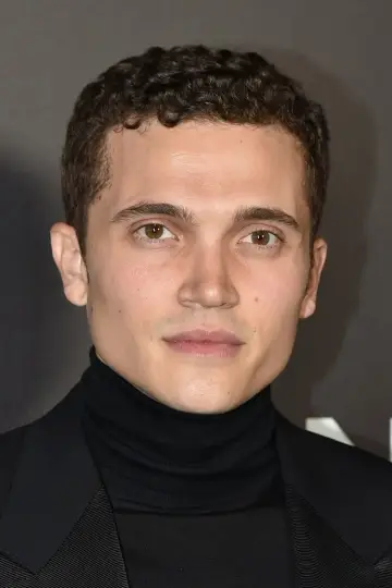 Photo Karl Glusman #34505