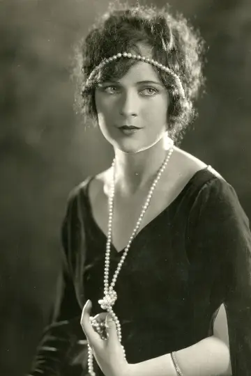 Photo Jacqueline Logan #384193