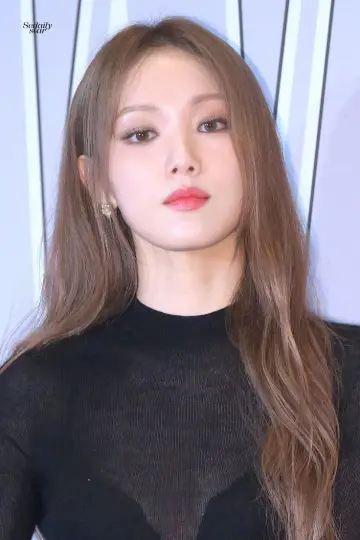 Photo Lee Sung-kyung #320257