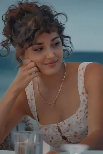 Photo Hande Erçel #292773