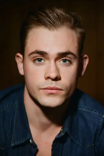 Photo Dacre Montgomery #41775