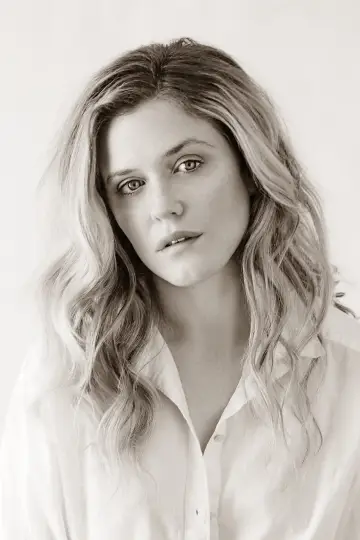 Photo Harriet Dyer #205616