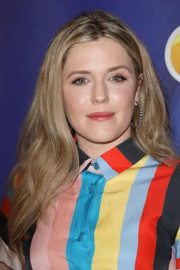 Photo Harriet Dyer #205627