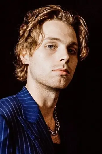 Photo Luke Hemmings #424404