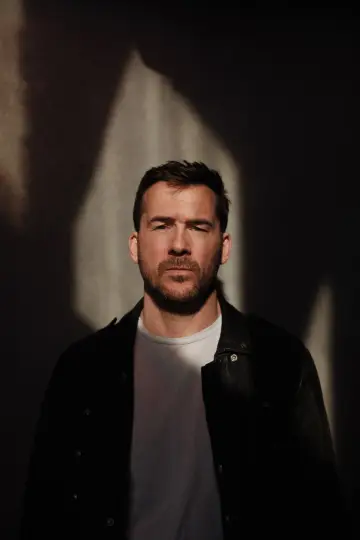 Photo Barry Sloane #400917