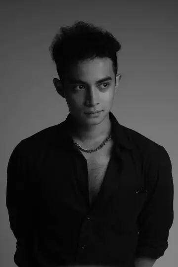 Photo Omara Esteghal #130930