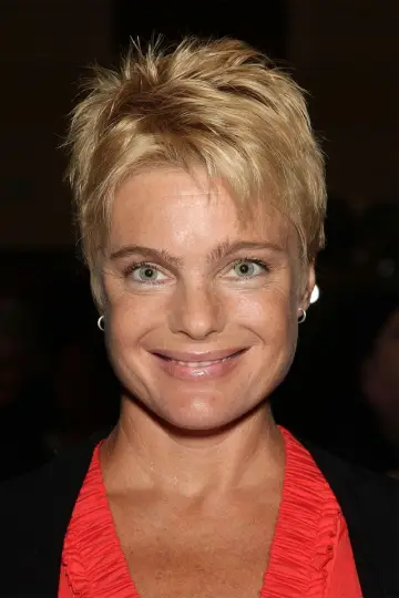 Photo Erika Eleniak #53187
