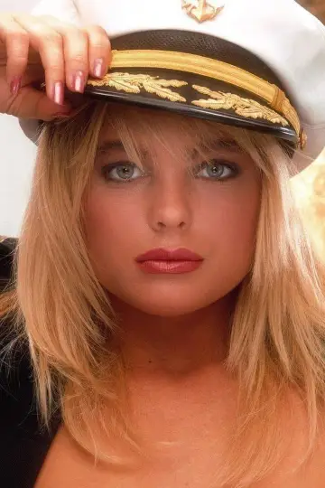 Photo Erika Eleniak #53196