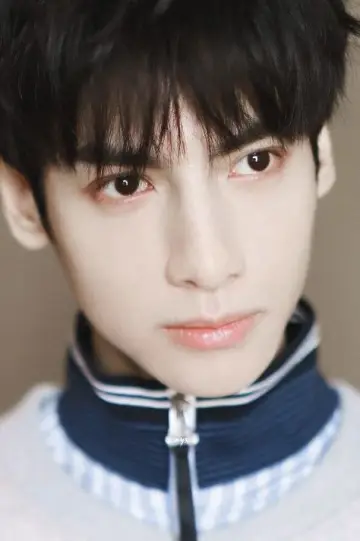 Photo Luo Yunxi #384221