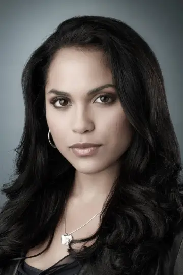 Photo Monica Raymund #215635