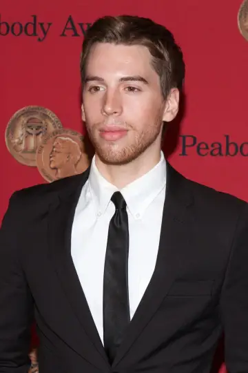 Photo Jordan Gavaris #230438