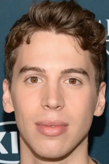 Photo Jordan Gavaris #230444