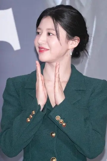 Photo Go Youn-jung #319977