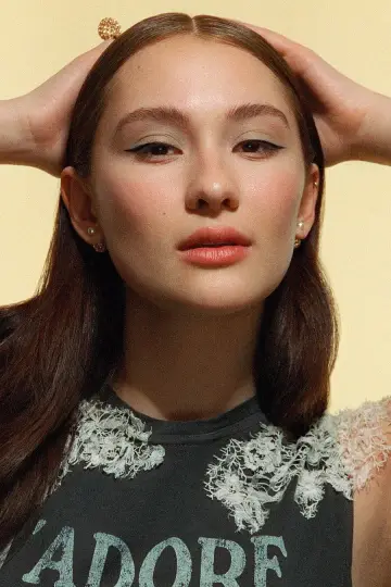 Photo Lola Tung #408375