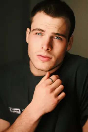 Photo Cooper Levy #437935