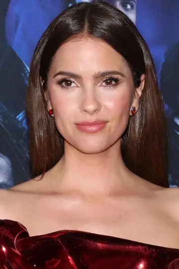 Photo Shelley Hennig #74856