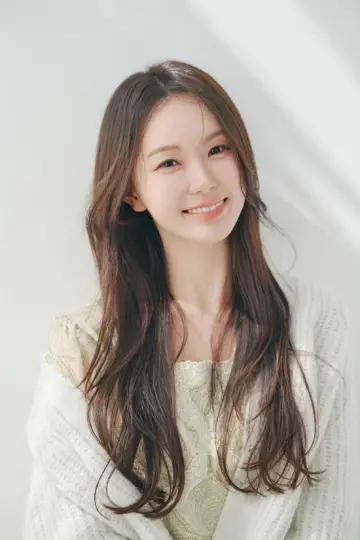 Photo Han Yoo-eun #351851