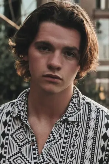Photo Joel Courtney #36260