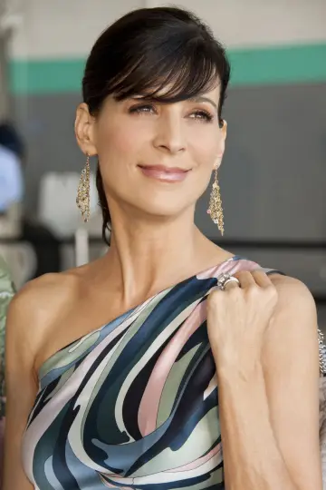 Photo Perrey Reeves #60321