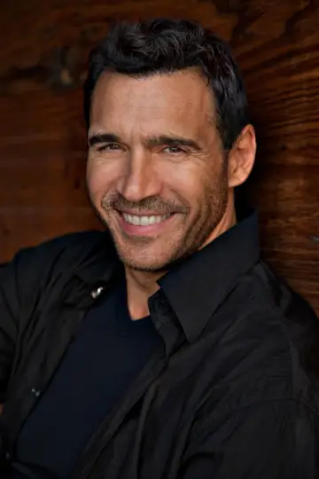 Photo Adrian Paul #175983
