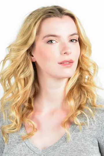Photo Betty Gilpin #15082