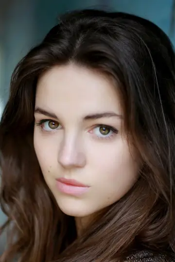Photo Ella Hunt #75418